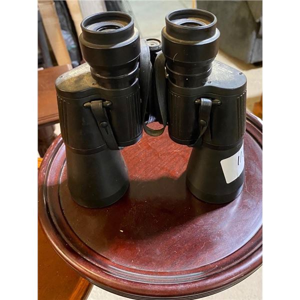 SET OF BINOCULARS