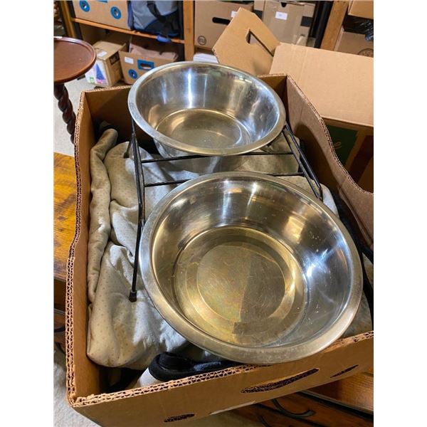 DOG TRAINING PAD AND FOOD BOWL