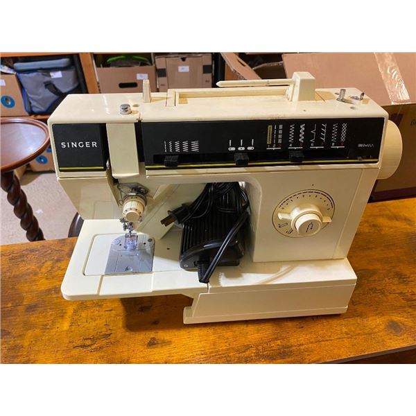 SINGER SEWING MACHINE