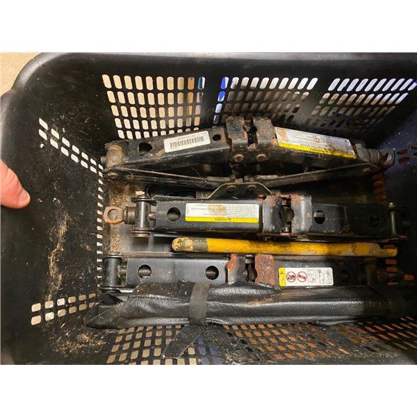3 MOBILE CAR JACKS