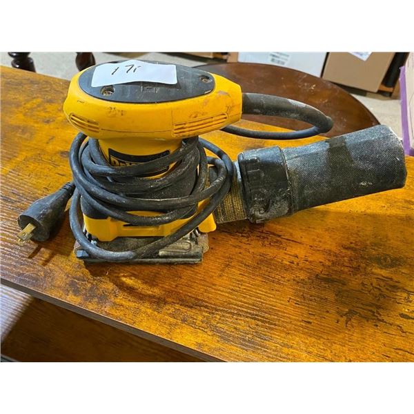DEWALT SANDER