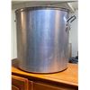 Image 1 : 18X18IN LARGE CORN POT