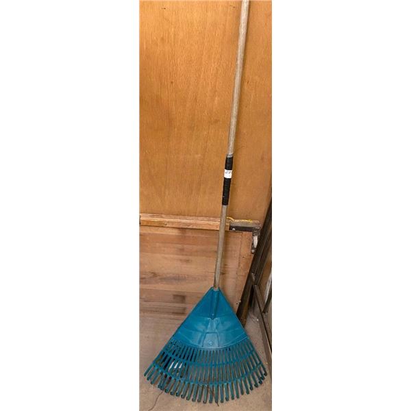 LONG LEAF RAKE