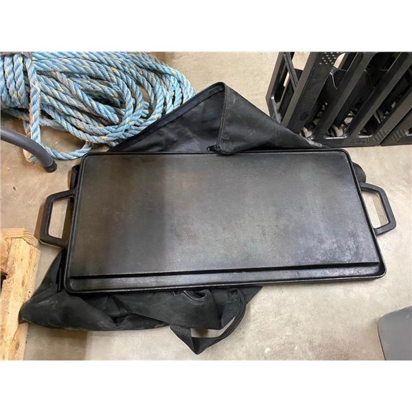 28X14IN CAST IRON GRILL SKILLET