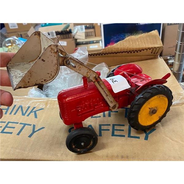 COLLECTIBLE TRACTOR WITH DUMP