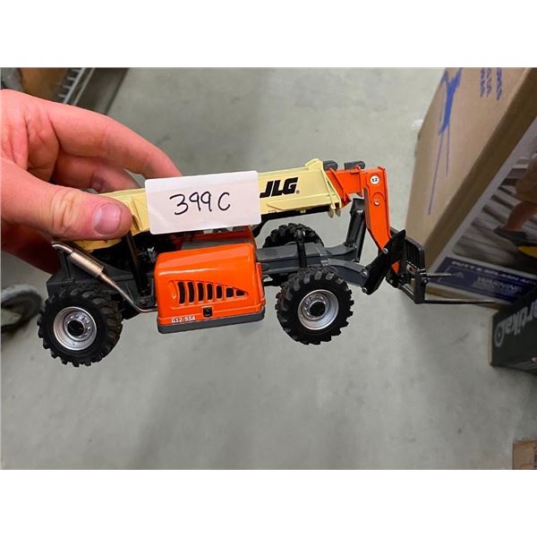 COLLECTIBLE TOY TELEHANDLER