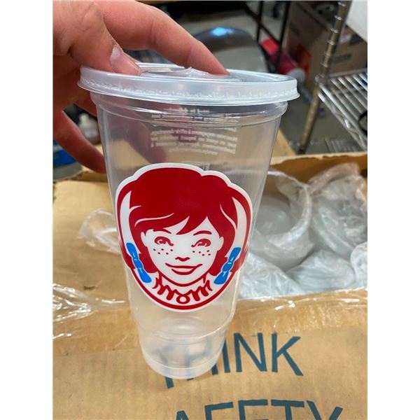 APPROX. 500 LARGE PLASTIC WENDYS CUPS AND COVERS