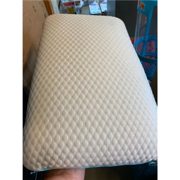 MEMORY FOAM PILLOW