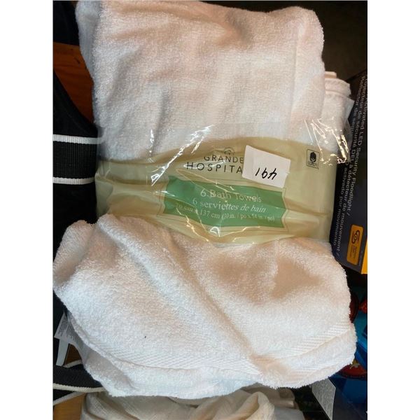 6 BATH TOWELS