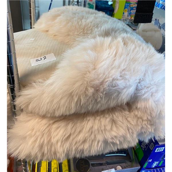 APPROX. 4X5FT AREA RUG