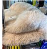 Image 1 : APPROX. 4X5FT AREA RUG