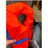 Image 1 : INFLATABLE KAYAK WITH PADDLE AND LIFEJACKET