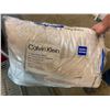 Image 1 : 2 QUEEN SIZE CALVIN KLEIN PILLOWS