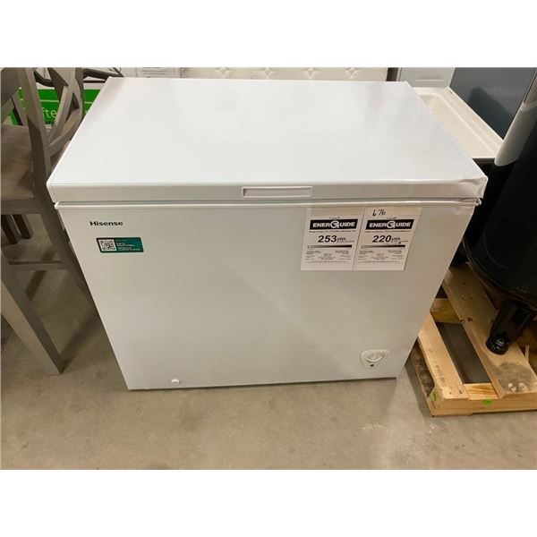 38X33X24IN HISENSE MINI DEEP FREEZE - HAS DAMAGE AS SEEN IN PIC