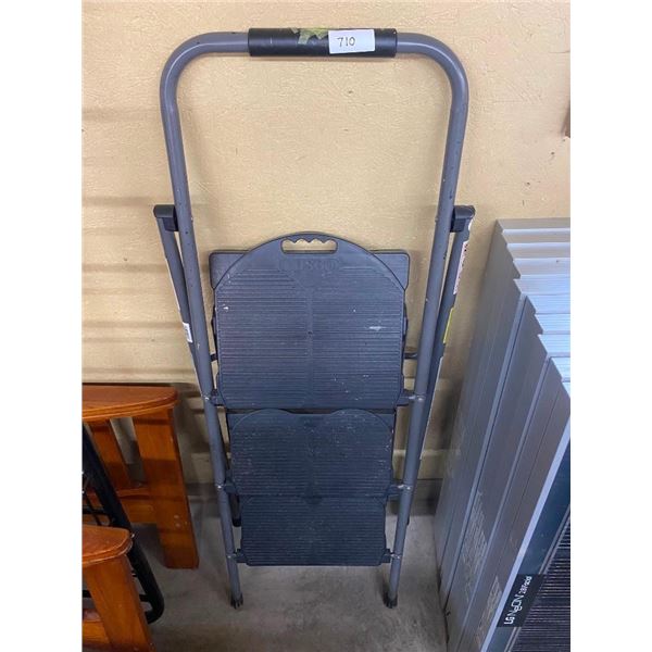 3-TIER STEP LADDER