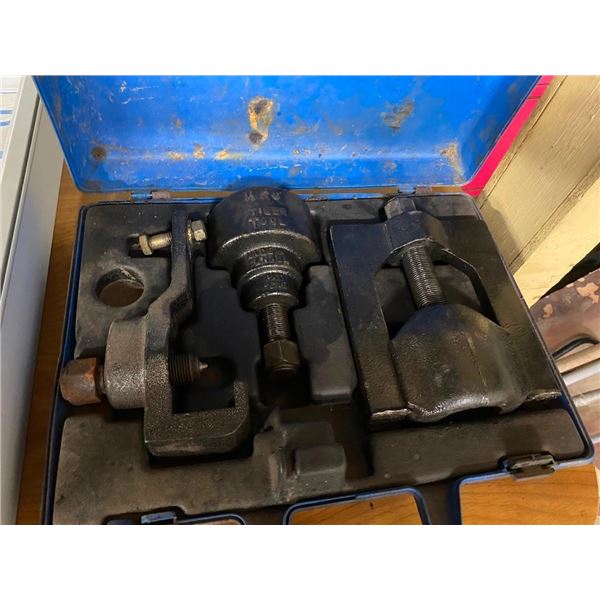 UNIVERSAL JOINT PULLER