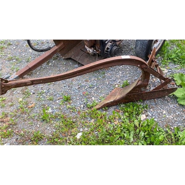 SINGLE FURROW PLOW