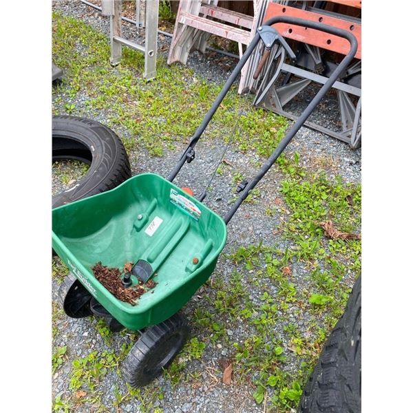 LAWN SPREADER