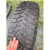 Image 1 : 225/65R17 WINTER TIRE