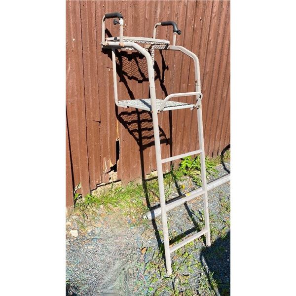 TOP PIECE OF TREE STAND