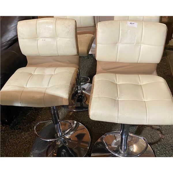 2 BAR STOOLS