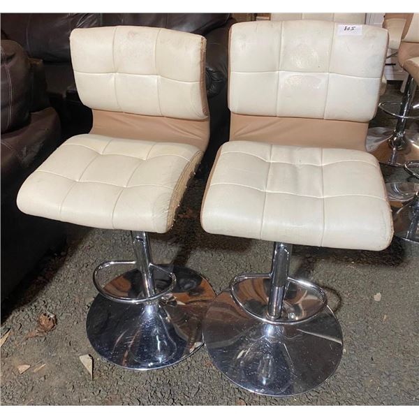 2 BAR STOOLS