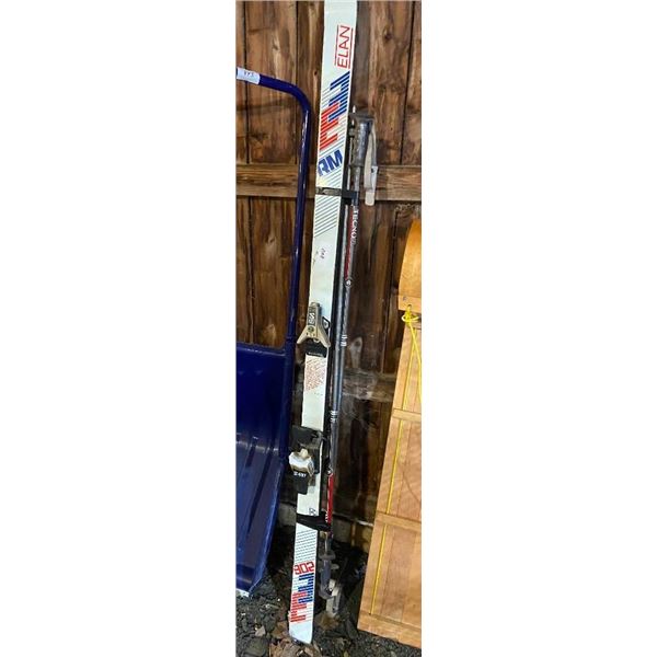 SET OF DOWNHILL SKIS