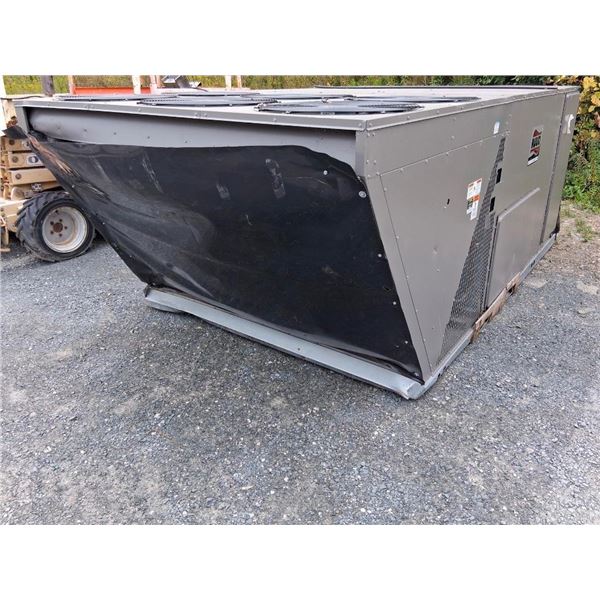 NATURAL GAS ROOFTOP HVAC UNIT