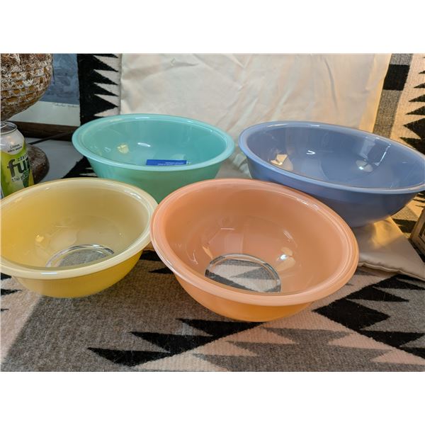 Pyrex Clear bottom Mixing Bowl Set with Box