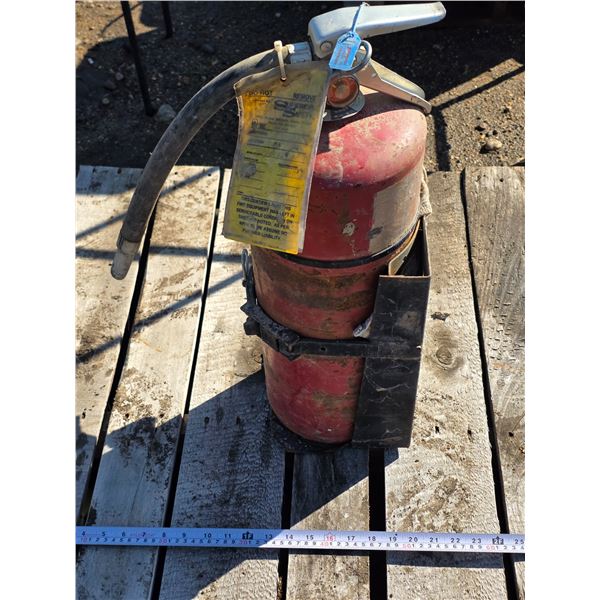 Large Fire Extinguisher w/ Wall Mount
