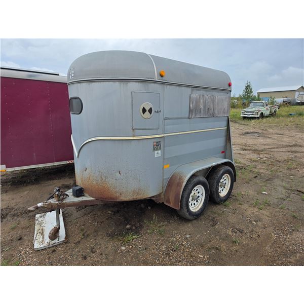 2002,   9ft W/W tandem axel 2 horse trailer- VIN: 11WCH10252W266547