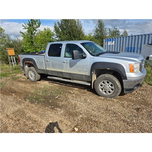 2014, GMC SIERRA 3500HD 6.6L V8 Diesel 4x4 Truck VIN:1GT424C80EF167323
