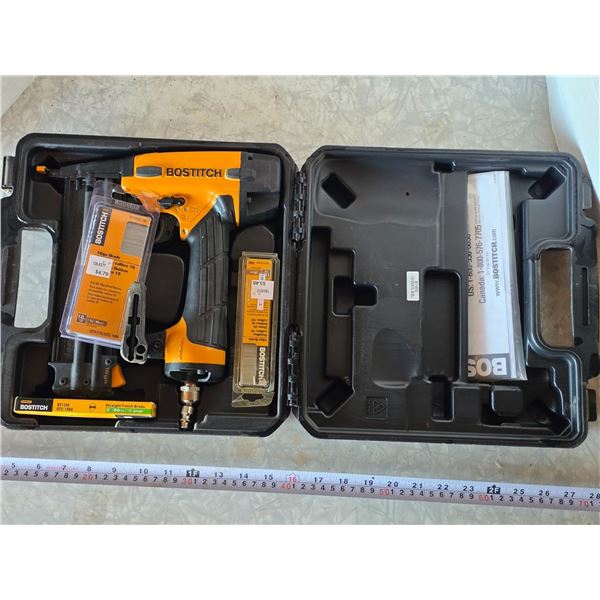 Bostitch air nailer with nails and case
