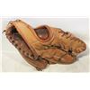 Image 1 : VINTAGE LEATHER FIELDERS BASEBALL GLOVE