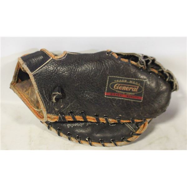 VINTAGE "GENERAL" LEATHER CATCHERS GLOVE- MADE I
