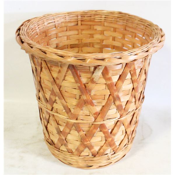 VINTAGE WOVEN WICKER BASKET