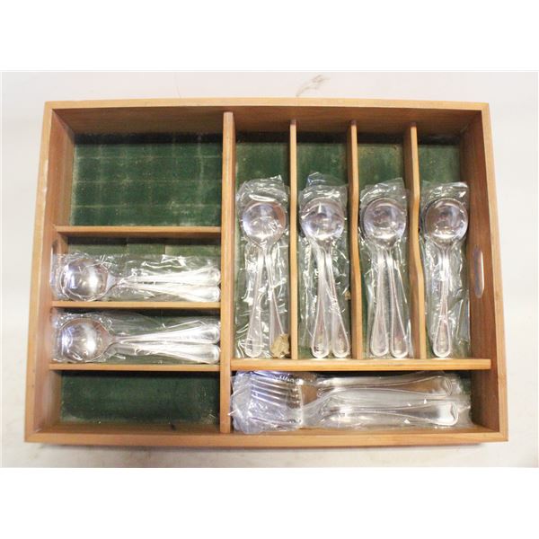 PINEWOOD SILVERWARE ORG. & 24 PCES
