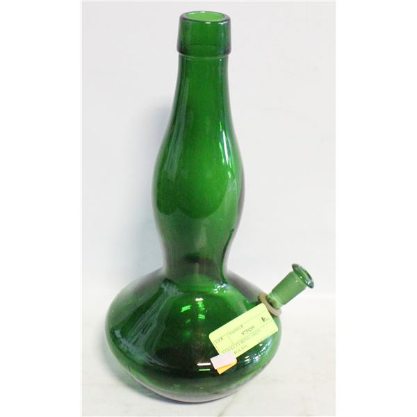 NOVELTY BONG: GREEN HOURGLASS
