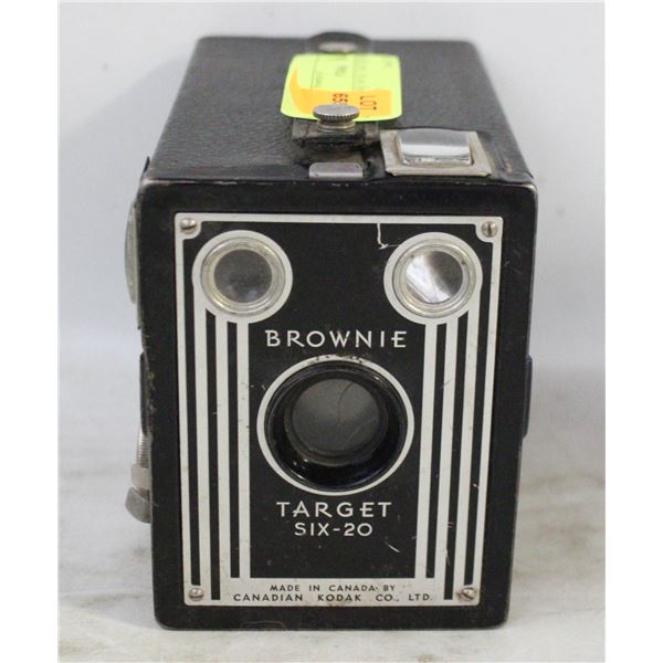 1940,S BROWNIE TARGET SIX-20 BOX CAMERA
