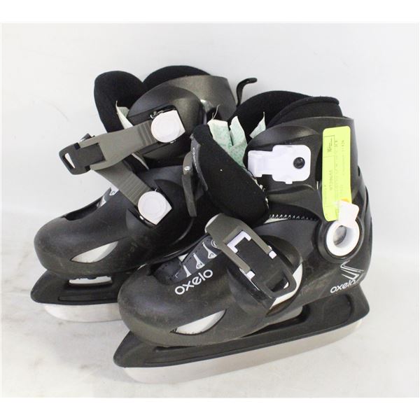 OXELO CHILDRENS SZ 9C/10.5C ICE SKATES - USED