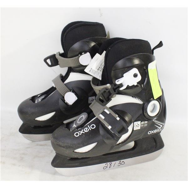 OXELO CHILDRENS SZ 12.5C/1 ICE SKATES - USED