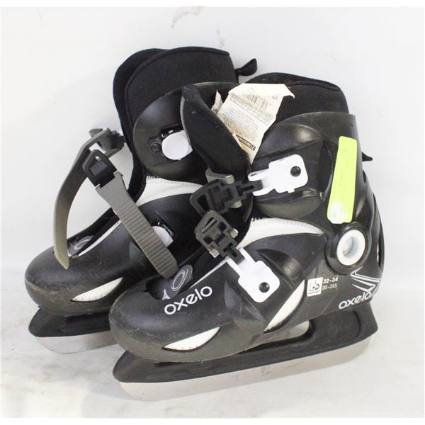 OXELO KIDS SZ 1/2.5 ICE SKATES - USED