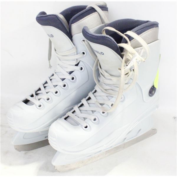 OXELO LADIES SZ 5.5 ICE SKATES - USED