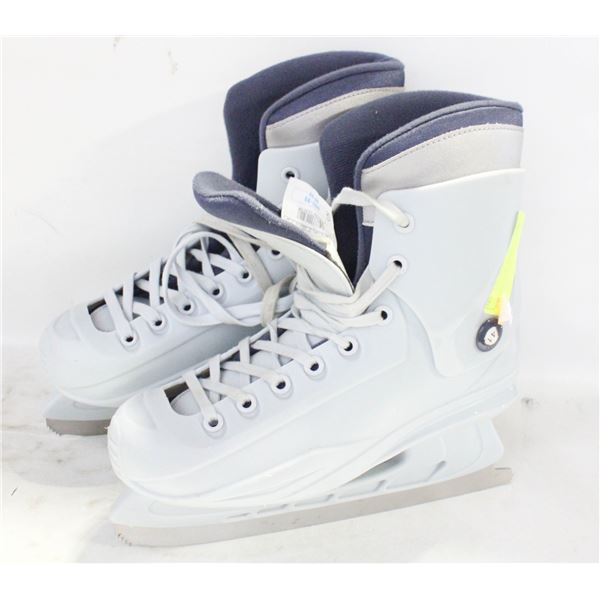 OXELO LADIES SZ 9.5 ICE SKATES - USED