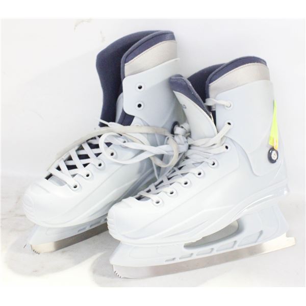 OXELO LADIES SZ 9.5 ICE SKATES - USED