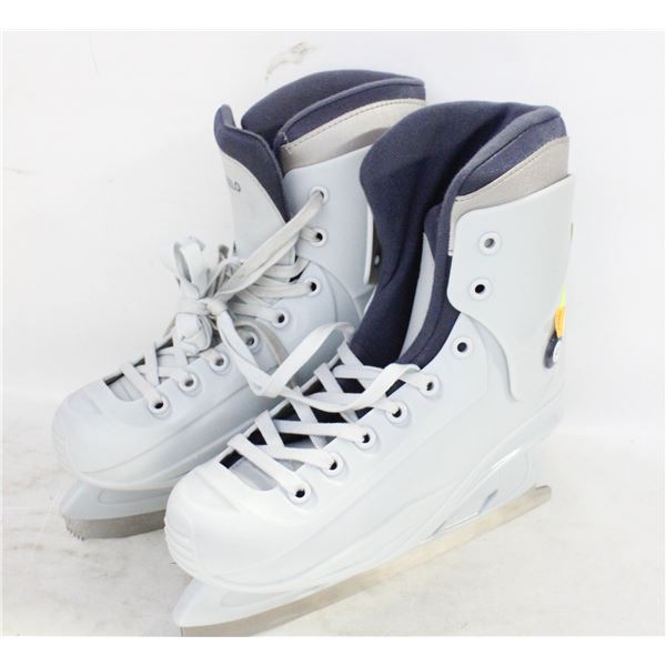 OXELO LADIES SZ 9.5 ICE SKATES - USED