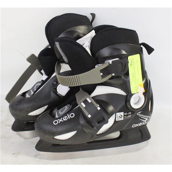 OXELO CHILDRENS SZ 12.5C/1 ICE SKATES - USED