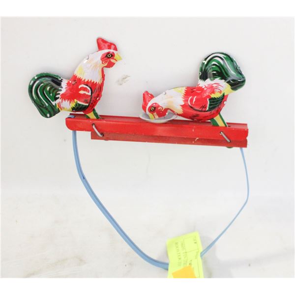1960S TIN LITHO PECKING ROOSTERS TOY