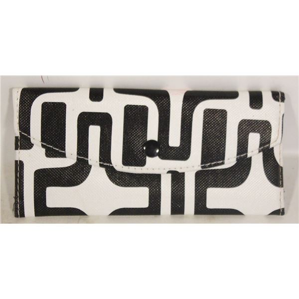 GEOMETRIC PATTERN WALLET