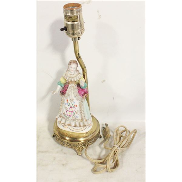 VINTAGE VICTORIAN TABLE LAMP